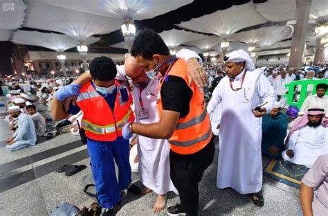 بالصور 1300 متطوع في خدمة زوار المسجد النبوي