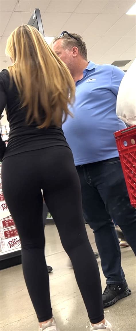 Perfect Blonde In Yoga Pants Upshot And Bendover Catch Video Spandex Leggings Yoga Pants