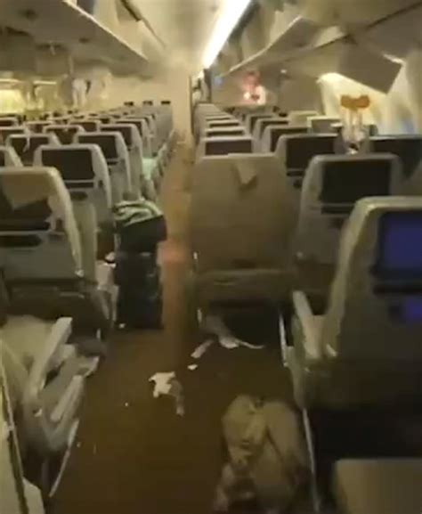 Singapore Airlines Passengers Did Somersaults Left The Cabin Covered