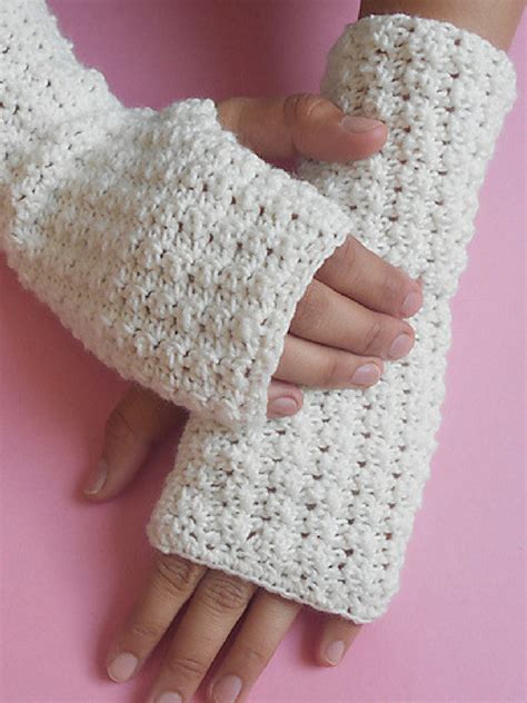 Super Fast Easy Gloves Free Crochet Pattern