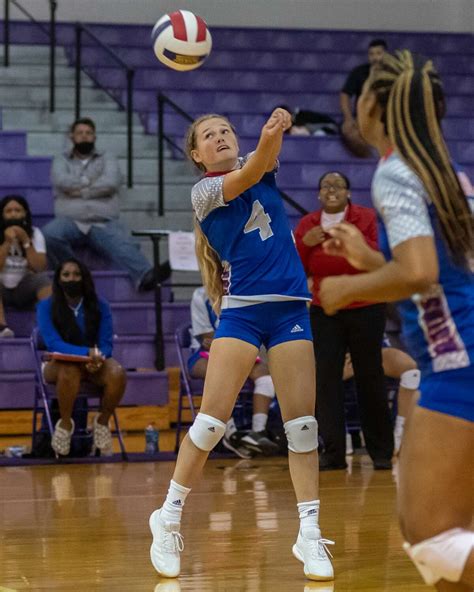 Port Neches Groves Volleyball Earns First Win