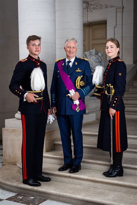 Elisabeth Et Gabriel De Belgique En Uniforme De Lecole Royale