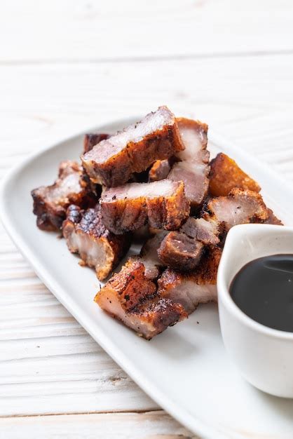 Carne De Cerdo Frita Rayada O Crujiente O Panceta De Cerdo Frita Foto