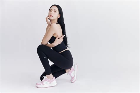 Blackpink S Jisoo Fronts Alo Yoga S Spring Collection Photos