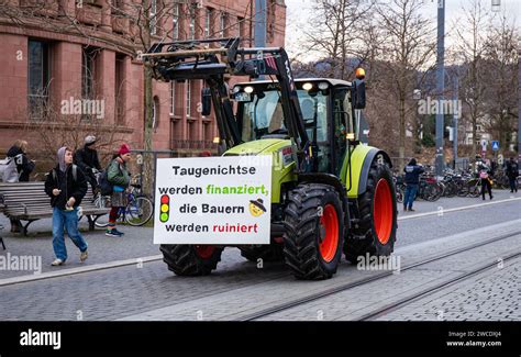 Bauernprotest Gegen Ampel Regierung Zahlreicher Bauer Ziehen Mit Ihren