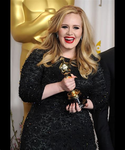 Photo Adele fête avec délice son Oscar à la 85e cérémonie des Oscars