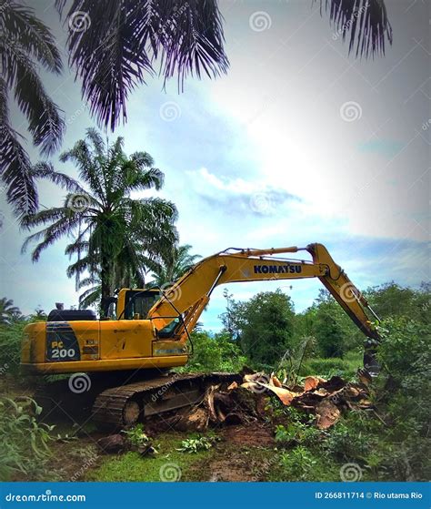 EXCAVATOR KOMATSU PC 200 Editorial Stock Image Image Of Exca 266811714