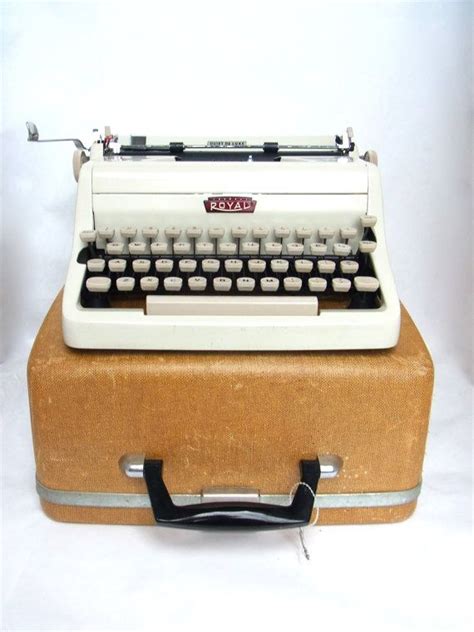 White Royal Typewriter Extremely Rare Minty Working Quiet De Luxe