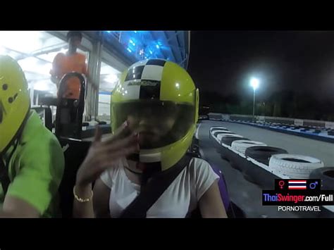 Novia asiática culona hizo un video porno casero después de ir en karting con el novio XVIDEOS