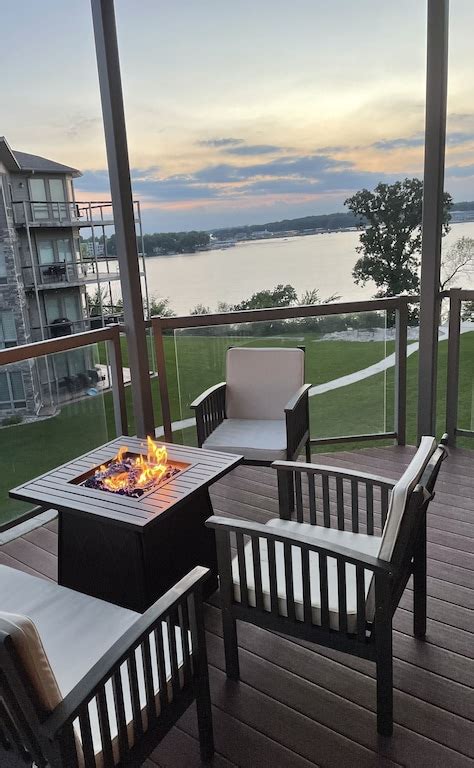 Lake View Condo Updated And Spacious At Bridges Bay On East Lake