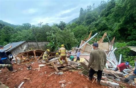 Casa fica soterrada após temporal e deixa dois mortos em Gramado