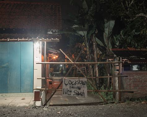 indonesias government  slow  lock    people  charge