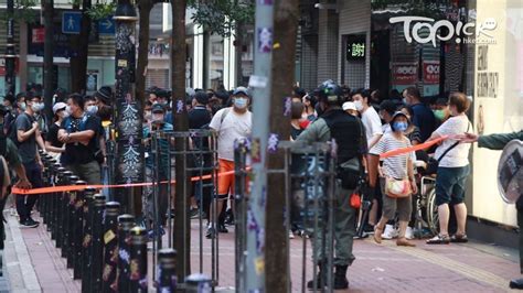 【港區國安法】銅鑼灣聚集群眾曾高叫港獨口號 警方多次舉紫旗警告