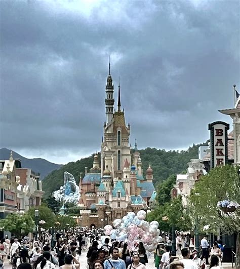 Robert Iger On Twitter Nice Visit To Hong Kong Disneyland The New