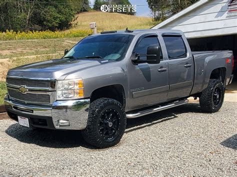 Wheel Offset 2007 Chevrolet Silverado 2500 HD Slightly Aggressive Stock