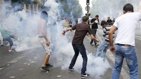 Gases Lacrimógenos Contra Manifestantes En París En Una Protesta Prohibida Contra Israel