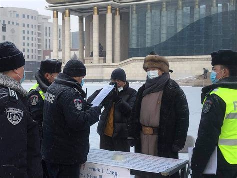 УИХ-ын дарга Г.Занданшатар өлсгөлөн зарлаад буй С.Ганбаатар гишүүнийг ...