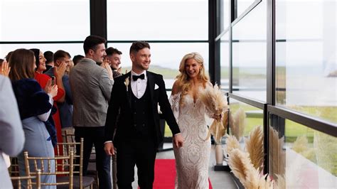 Real Weddings Keelin And Darren Tie The Knot Overlooking Dingle Bay