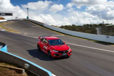 Jenson Button Takes Honda Civic Type R To Bathurst Lap Record The