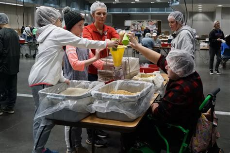 Over 300 Students Help Feed The Hungry In St Cloud Photos