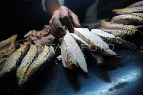 Harga Ikan Naik Antara Foto