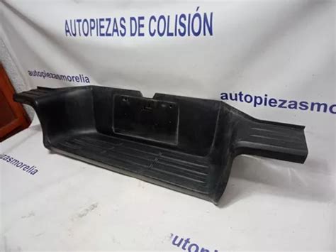 Moldura Defensa Trasera Toyota Hilux 2016 2022 Original Usad En Venta