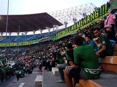 Terjebak Di Tribun Utara Stadion Gelora Bung Tomo Anggraeni Septi