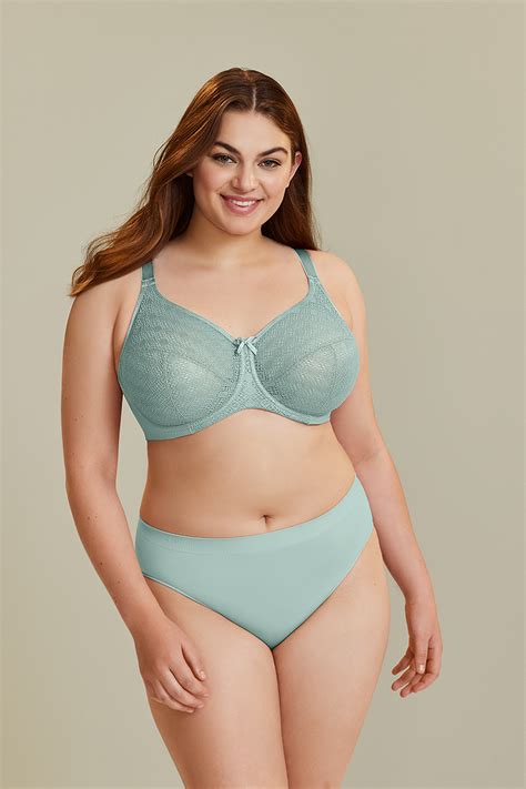 Get To Know Glamorise The Plus Size Bra Brand That Just Turned 101 Years Old The Curvy