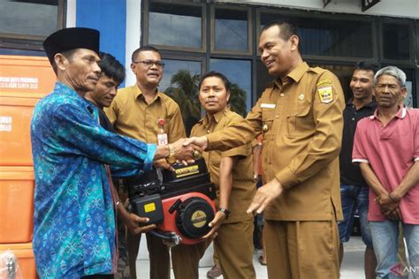 Nelayan Pariaman Dapat Bantuan Alat Tangkap Senilai Rp Miliar Pada