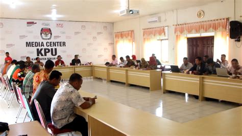 KPU Rohil Gelar Rapat Pleno Rekapitulasi Daftar Pemilih Tambahan