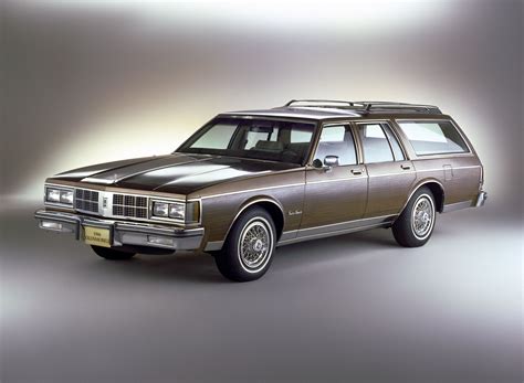 1986 Oldsmobile Custom Cruiser | Station wagon cars, Car station ...