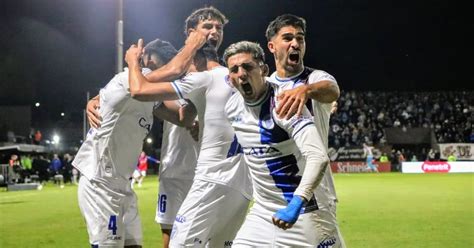 Godoy Cruz le ganó en el final a Platense con el gol de un debutante y