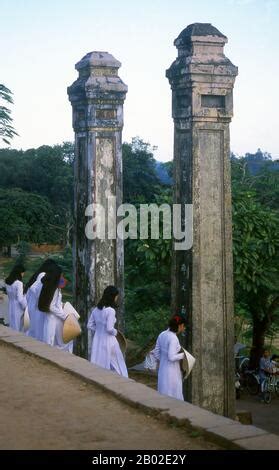 Vietnam Tudiants En Traditionnel Vietnamien Ao Dai Robe Longue