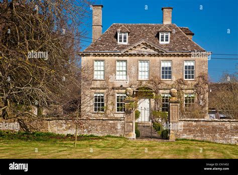 An Imposing Early Th Century English Country Manor House In Wiltshire