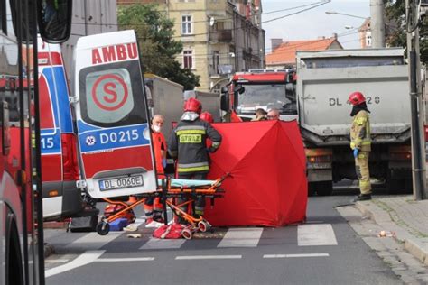 Mier Na Pasach Wypadek Na Ulicy Czarnieckiego W Legnicy Zdj Cia