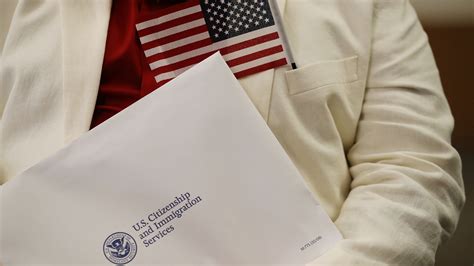 USCIS anuncia aumentos de hasta un 535 en las tarifas de trámites de