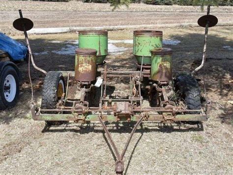 John Deere Vintage 2r30 Planter Maring Auction Co Llc