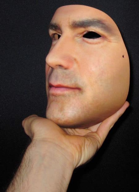 Amazingly realistic human face masks – Vuing.com