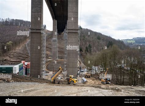 PRODUKTION 30 März 2023 Nordrhein Westfalen Lüdenscheid Arbeiter