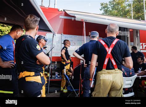 Les Pompiers Se Regroupent Dans Le Quartier G N Ral Tabli