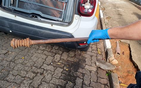 Homem é morto golpes de barra de ferro dentro de casa em Passos MG