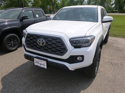 New 2023 Toyota Tacoma 4x4 SR5 V6 Double Cab 5ft Bed in Jamestown ND