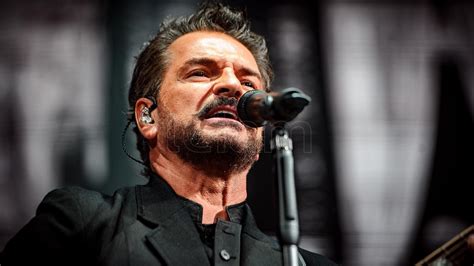 Ricardo Arjona dice adiós a los escenarios por graves problemas de