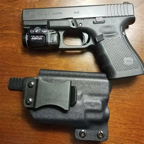 Glock 19 Gen4 With Streamlight Tlr 7 Glocks Glocks Glocks Guns