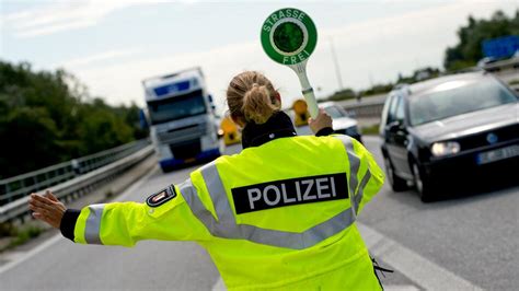 Mann Mit Mehr Als Drei Promille Von Polizei Zwei Mal Kontrolliert WEB DE