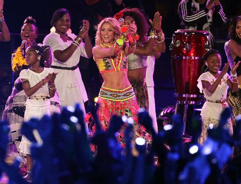 Shakira Sings Waka Waka During The World Cup Closing Ceremonies Shakira Photo 14149396 Fanpop