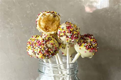 White Chocolate Mud Cake Pops Recipe Australia S Best Recipes