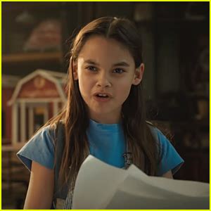 Ariana Greenblatt Stars In ‘The One & Only Ivan’ Trailer – Watch Now! | Angelina Jolie, Ariana ...