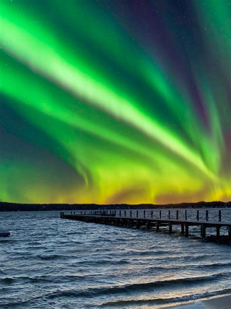 𝕊𝕦𝕟𝕕𝕒𝕖 𝔻𝕚𝕧𝕚𝕟𝕖 on Twitter Breathtaking lights over the Potomac River