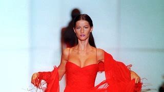 Les plus belles robes rouges signées Valentino Garavani Vogue France